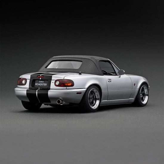 Ignition Model 1:18 IG3202 Eunos Roadster (NA) Silver With Engine