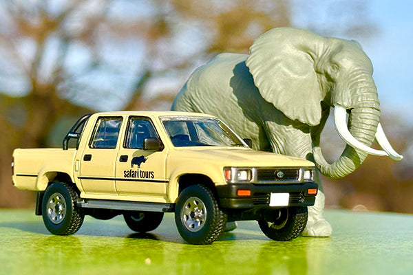 Kaiyodo x Tomica Limited Vintage Diocolle 64 #CarSnap 29a Safari 2 (Toyota Hilux 4WD Pickup Double Cab Included)