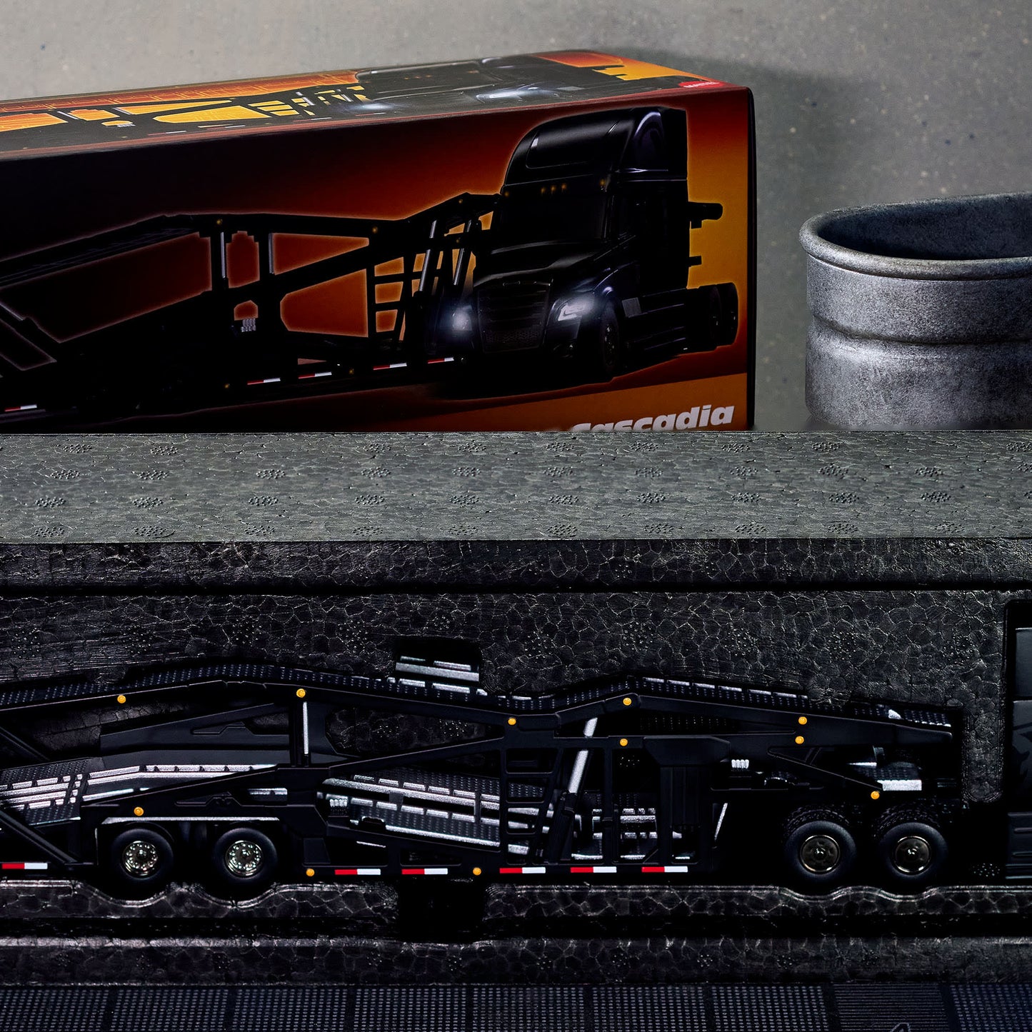 Hot Wheels HWC Elite 64 Freightliner Cascadia