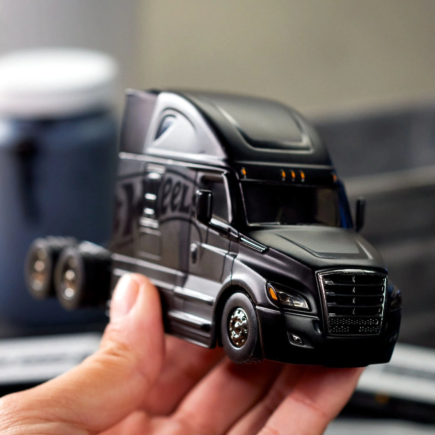 Hot Wheels HWC Elite 64 Freightliner Cascadia