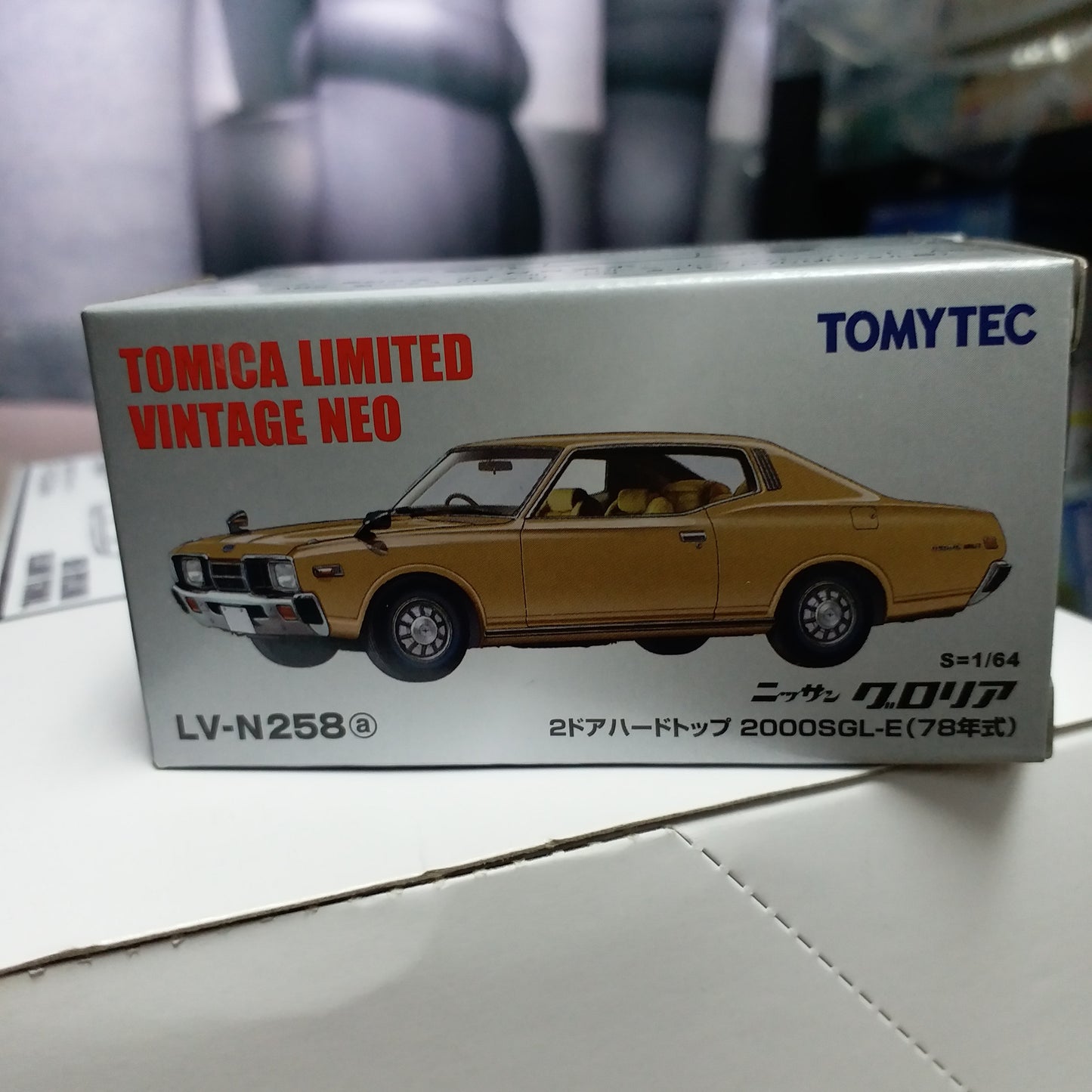 Tomica Limited Vintage Neo LV-N258a Nissan Gloria 2 Door HT 2000SGL-E (Beige) 78 Years