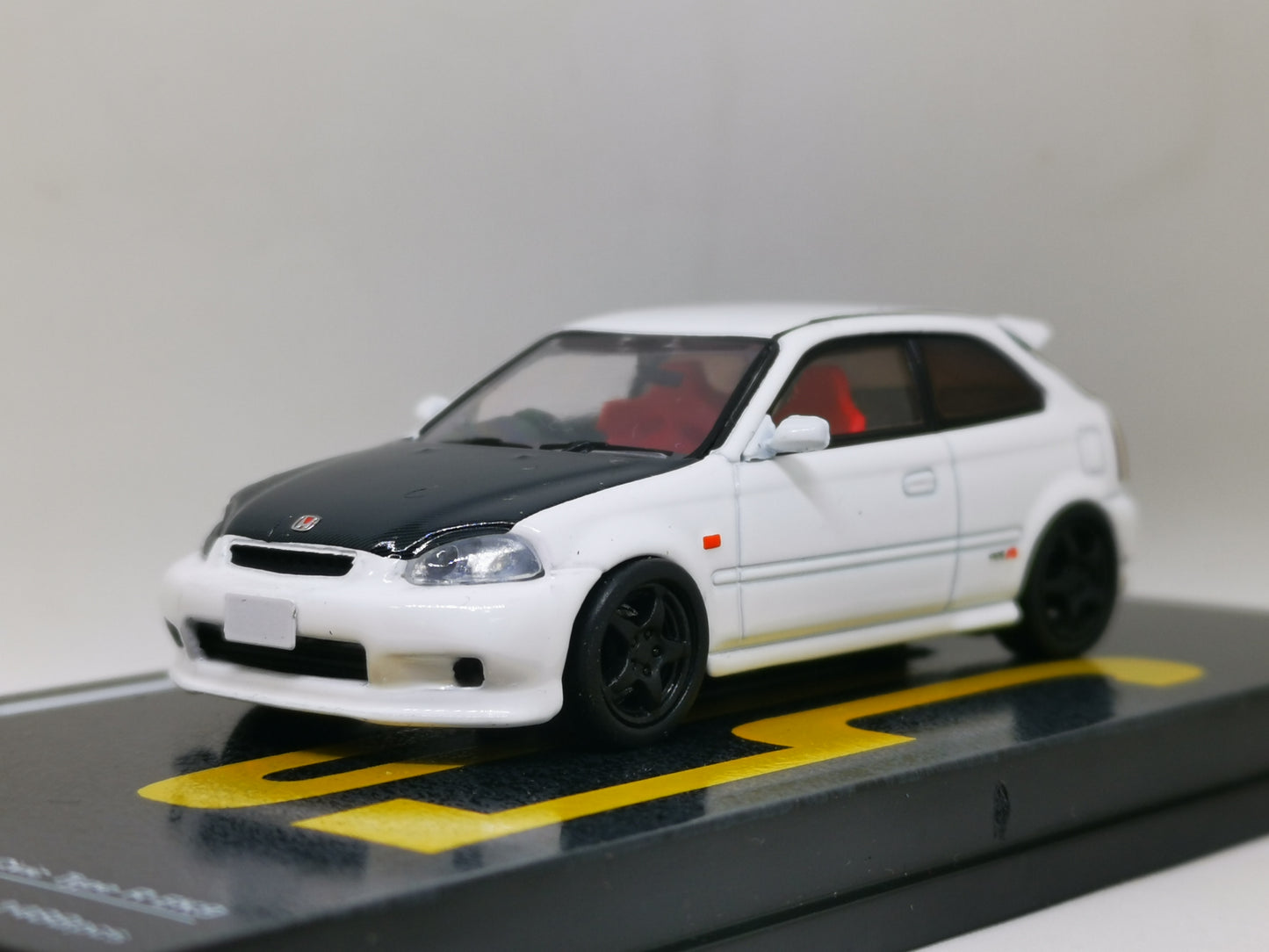 Tarmacworks Honda Civic TypeR EK9 Spoon (White)