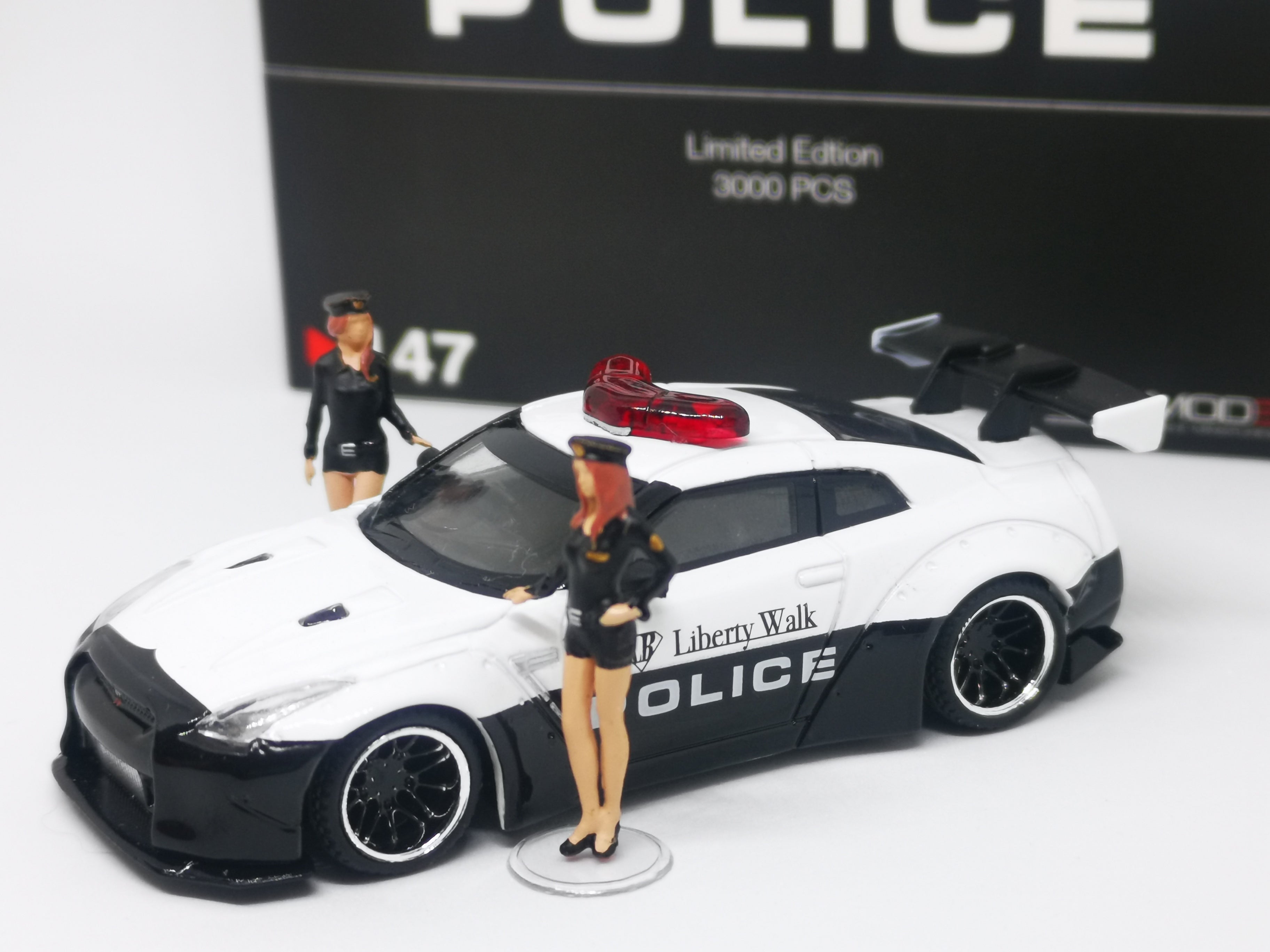 Mini GT No.147 LB Works Police Nissan GT-R Limited Edition