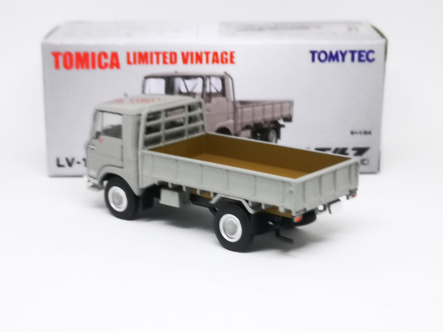 Tomica Limited Vintage LV-191a Isuzu Elf High Floor Carrier 66 Years