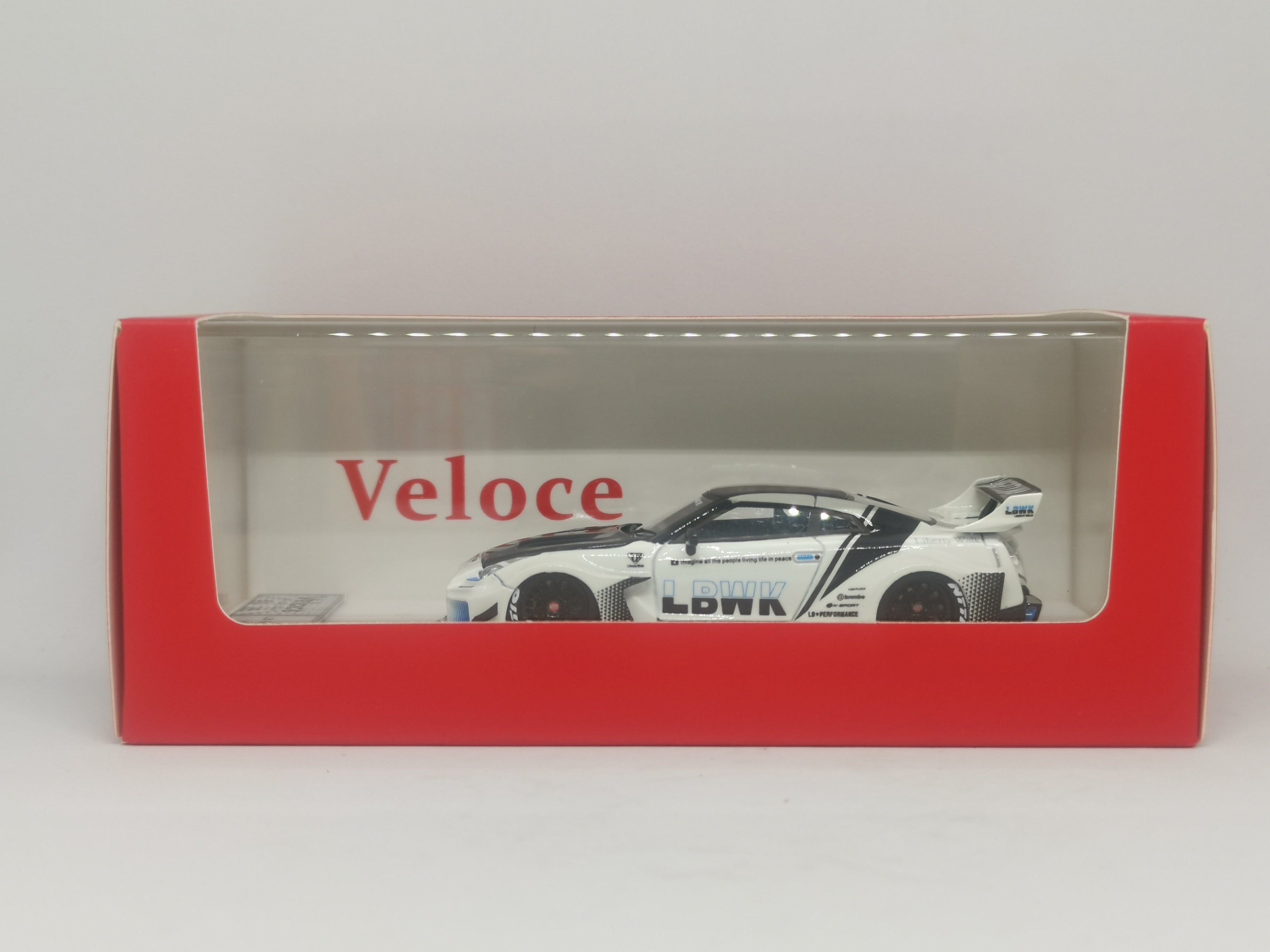 Veloce 1:64 Liberty Walk LB-Silhouette Works Nissan GT-R R35 35GT-RR (LBWK  - Hong Kong Version White) (Resin Limited to 70 pcs)